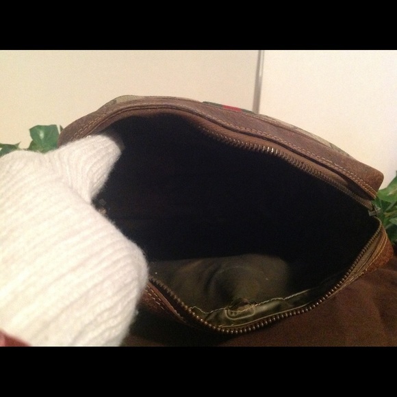 Gucci monogram clutch! - Picture 6 of 13